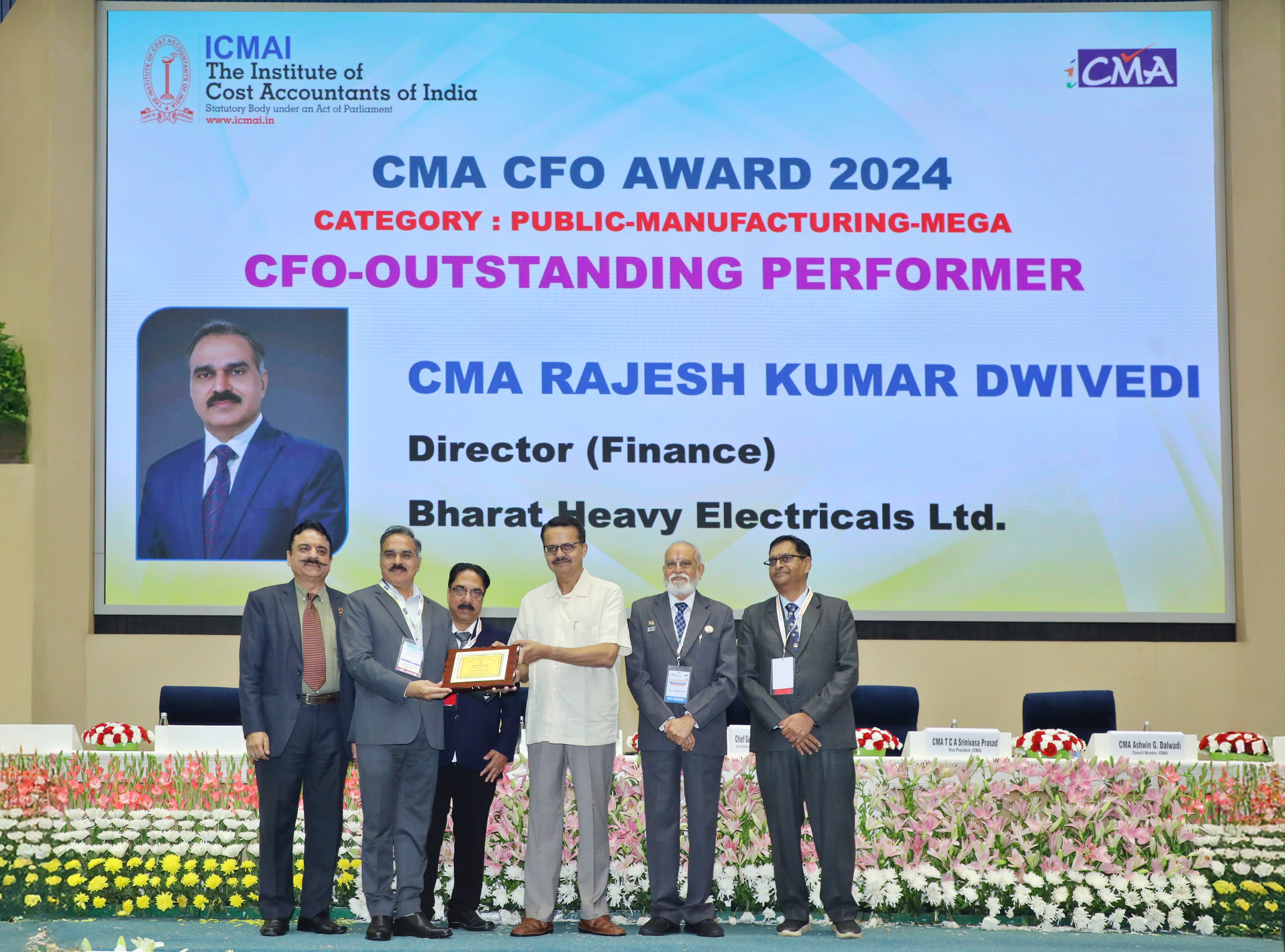 Sh. Rajesh Kumar Dwivedi, Director Finance BHEL honoured with  CFO Outstanding Performer Award