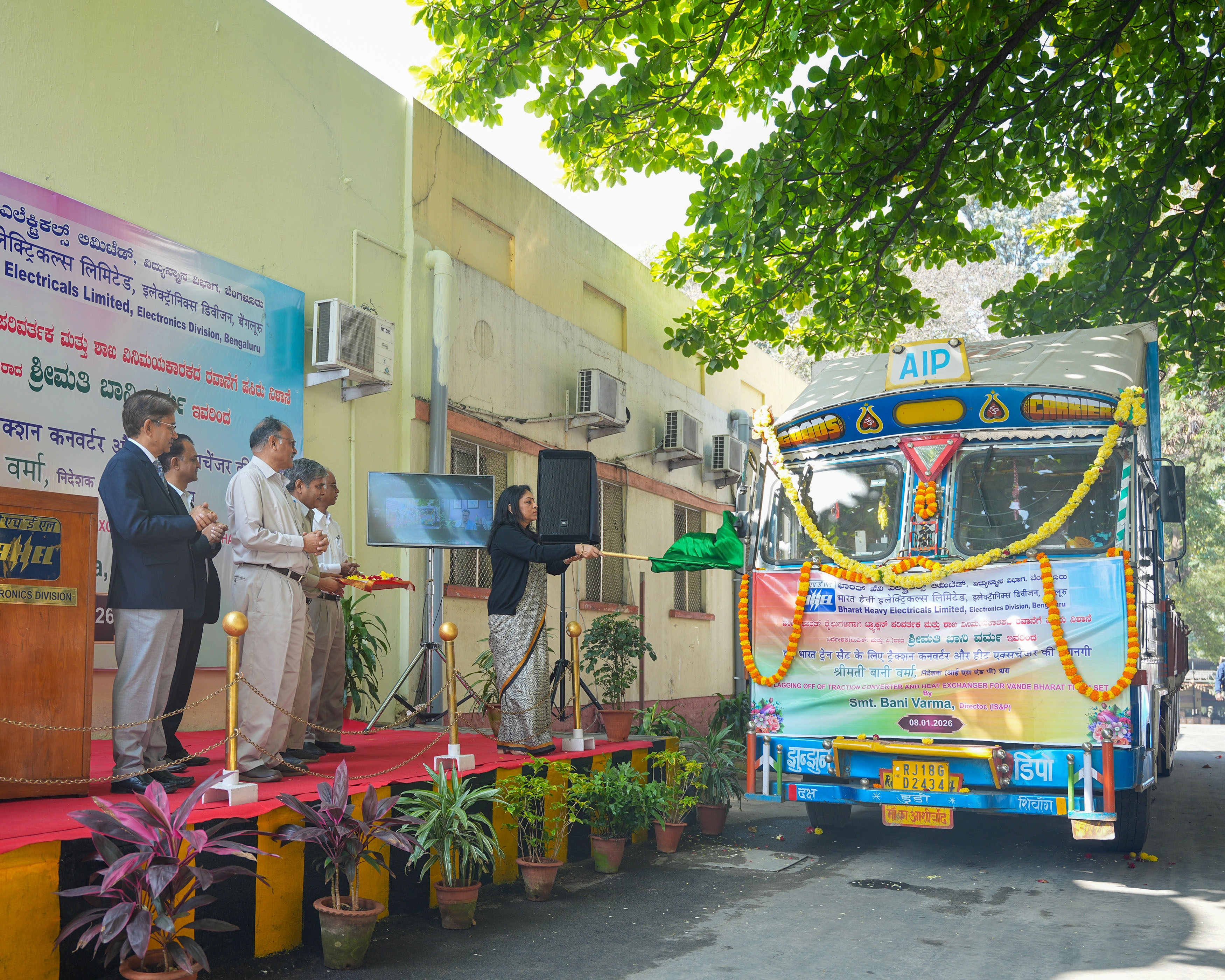 बीएचईएल ने वंदे भारत स्लीपर ट्रेन परियोजना के लिए सेमी-हाई-स्पीड अंडरस्लंग ट्रैक्शन कन्वर्टरों की आपूर्ति प्रारंभ की